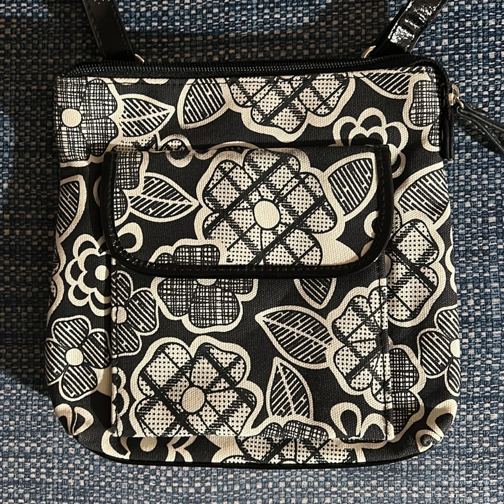 NWOT Relic Crossbody Bag Purse Black & White  Floral Leaves Boho Summer